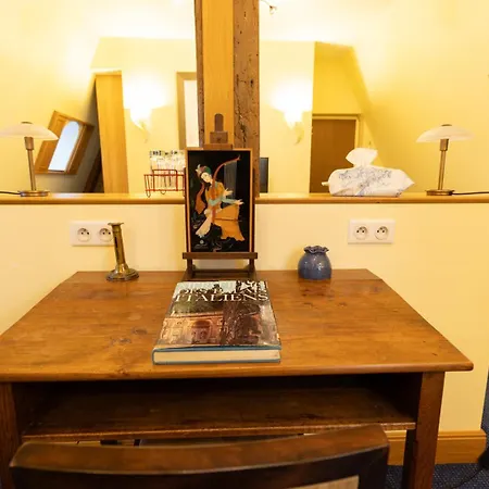 Chateau De Tilly فندق 4*