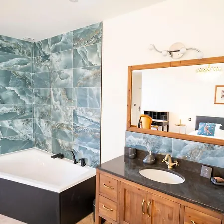 فندق Chateau De Tilly