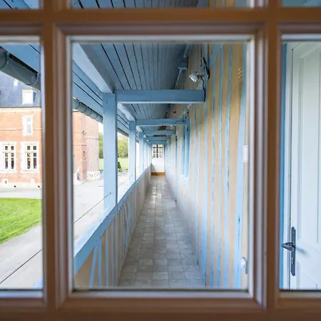 Chateau De Tilly فندق 4*