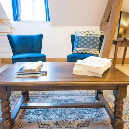 Chateau De Tilly 4*
