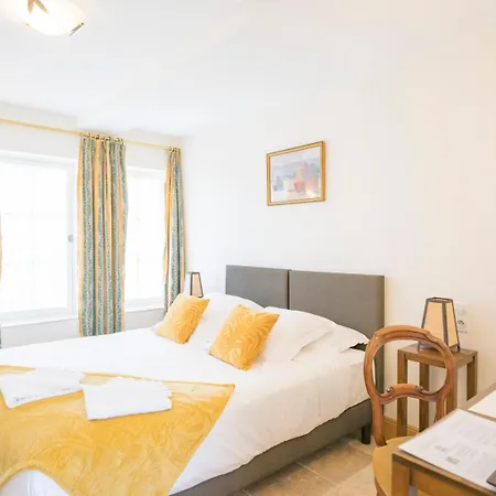 فندق Chateau De Tilly 4*