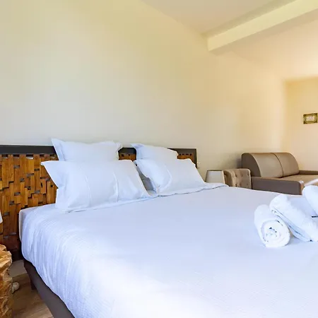 Chateau De Tilly Hotel