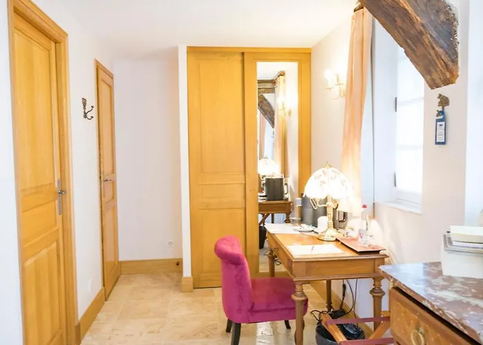 Hotel Chateau De Tilly 4*