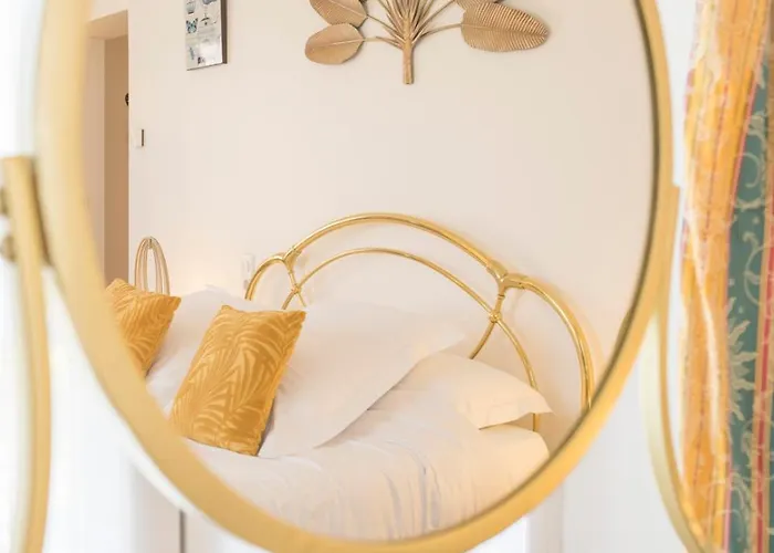 Chateau De Tilly Hotel