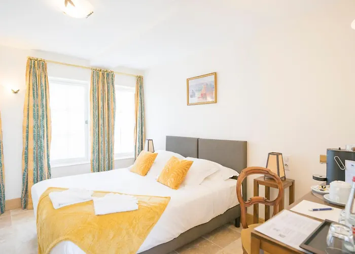 Hotel Chateau De Tilly 4*